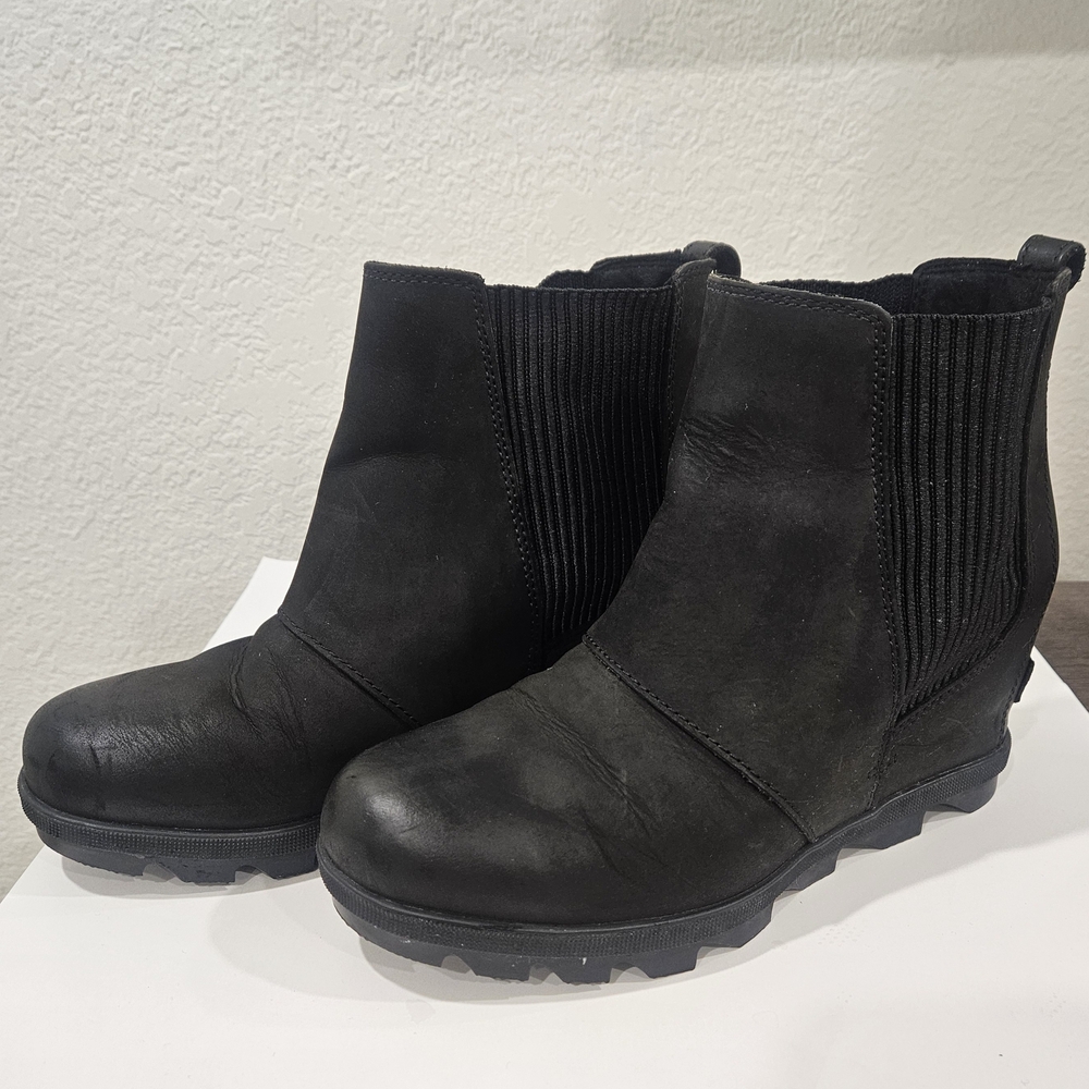 Sorel Joan of Arctic Wedge II Chelsea Boots - Womens Size 7.5 Black Nubuck